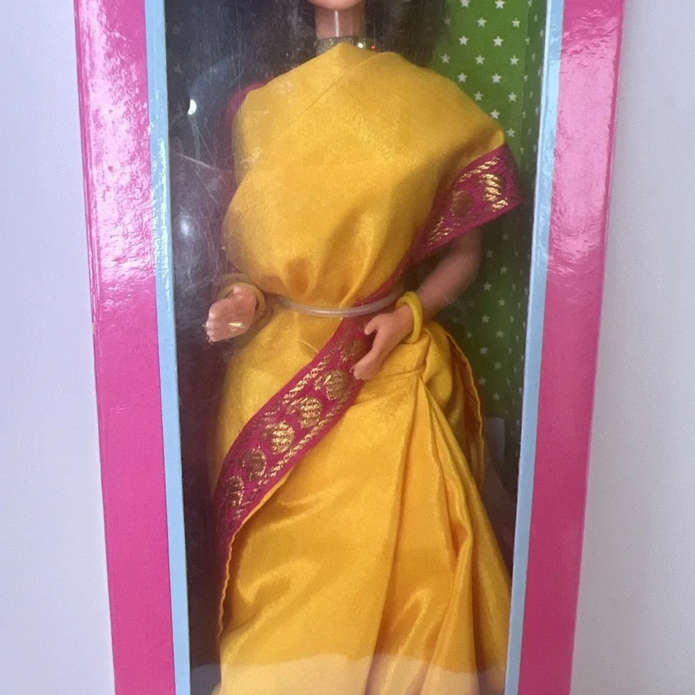 1993 Barbie in India #9910 Brunette Yellow Sari LEO Mattel NIB Vintage